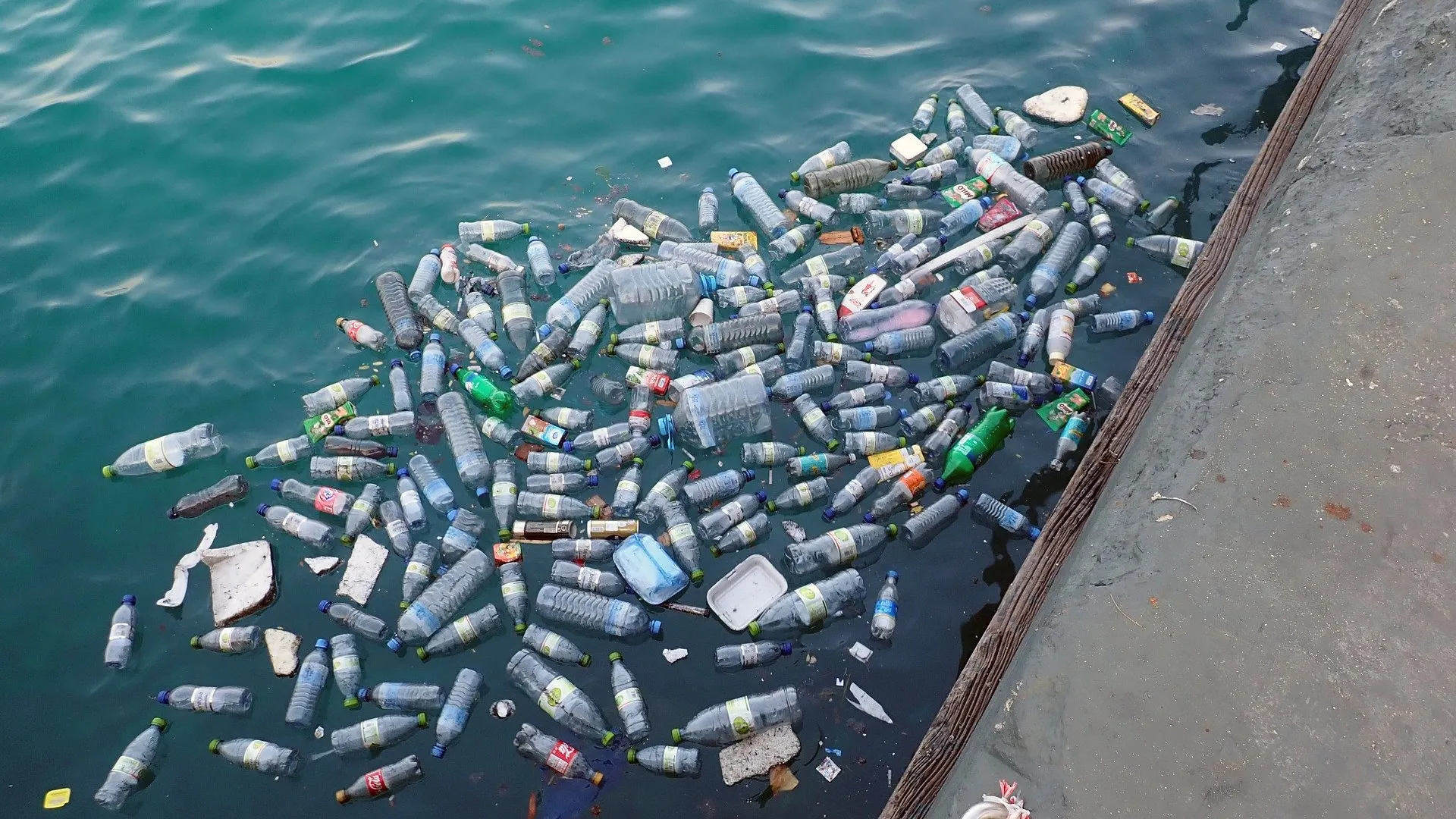 Rubrik_Abfall_c._Pixabay_plastic-3151246_1920
